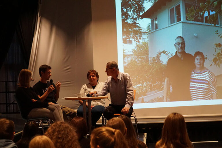 Zehntklässler treffen Michael und Lea Raveh